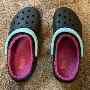 Black lined crocs with pink lining. Size 9